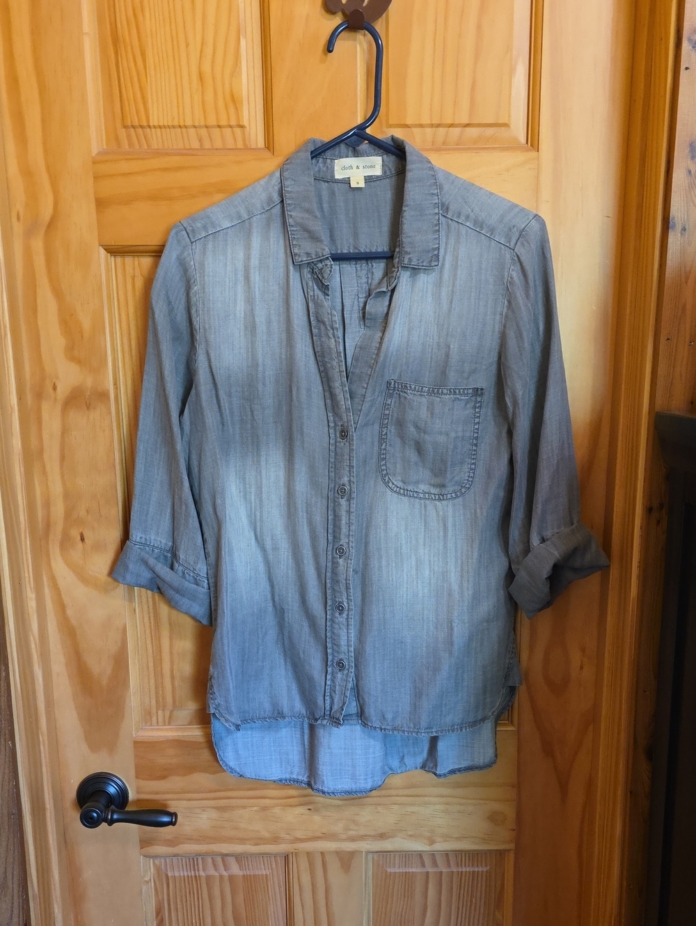 Cloth & Stone Gray Chambray Button Down Shirt Size Small